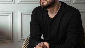 Почему люди ходят с тарелками на лице: культурные и практические аспекты